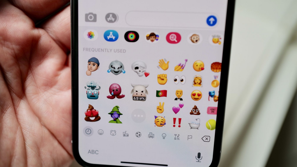 How to Set a Custom Name and Profile Photo with iMessage on iPhone and iPad?
